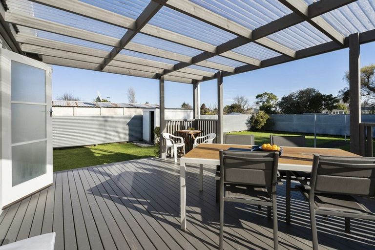 Photo of property in 17 Wilson Crescent, Highbury, Palmerston North, 4412