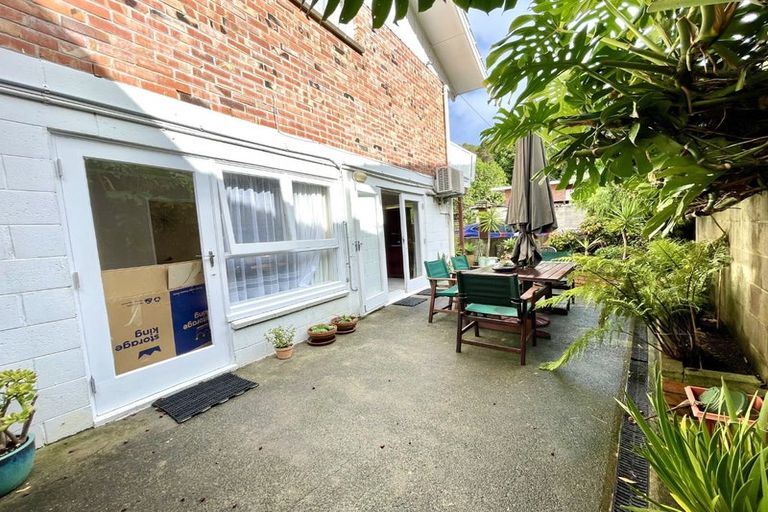 Photo of property in 3/88 Lake Road, Northcote, Auckland, 0627