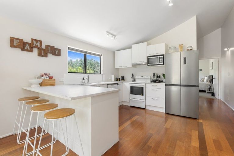 Photo of property in 100 Kauri Crescent, Waimauku, Kumeu, 0891