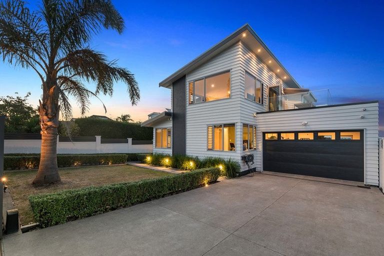 Photo of property in 1/18 Ridge Road, Waiake, Auckland, 0630