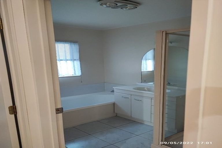 Photo of property in 25j Youngs Road, Papakura, 2110