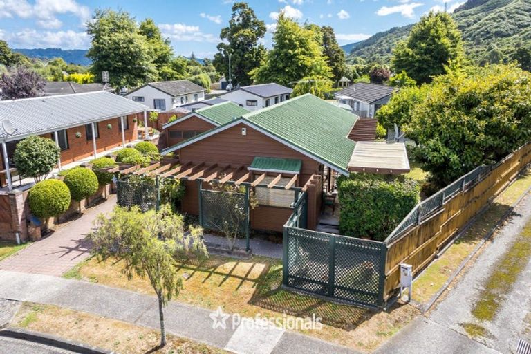 Photo of property in 10 Laredo Grove, Totara Park, Upper Hutt, 5018
