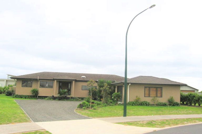 Photo of property in 142 Puka Crescent, Matarangi, Whitianga, 3592