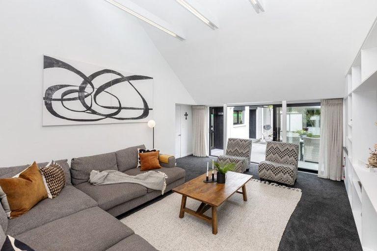 Photo of property in 31 Colina Street, Avonhead, Christchurch, 8042