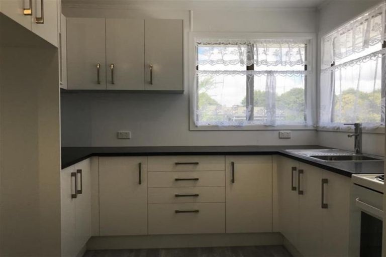 Photo of property in 2 Winsford Street, Manurewa, Auckland, 2102