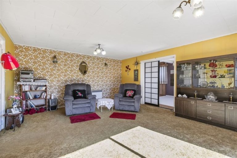 Photo of property in 40 Godley Road, Green Bay, Auckland, 0604