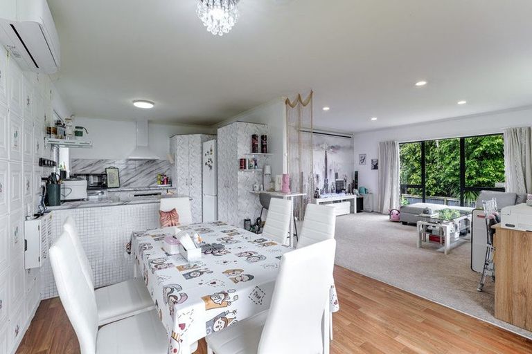 Photo of property in 115c Woodglen Road, Glen Eden, Auckland, 0602