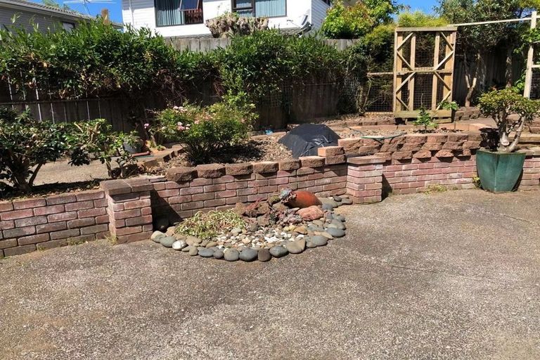 Photo of property in 2/22 Cornelian Crescent, Half Moon Bay, Auckland, 2012