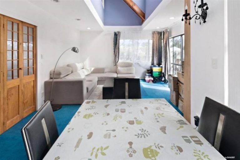 Photo of property in 1/33a Pickwick Parade, Mellons Bay, Auckland, 2014