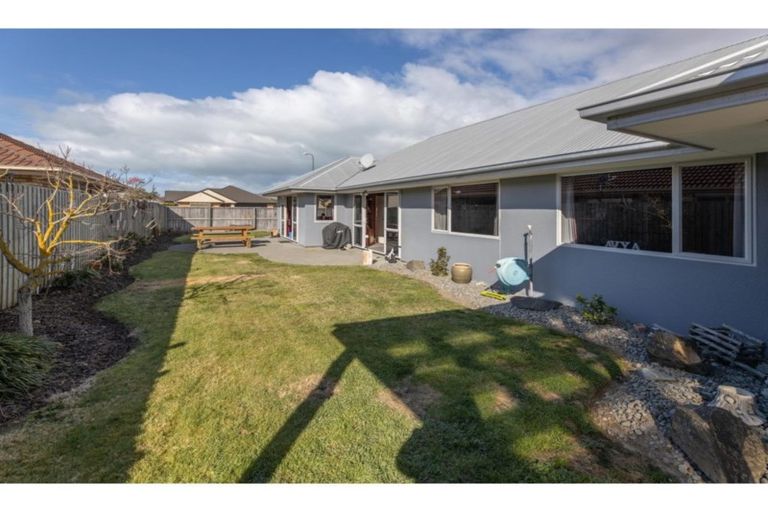 Photo of property in 2 Evergreen Place, Parklands, Christchurch, 8083