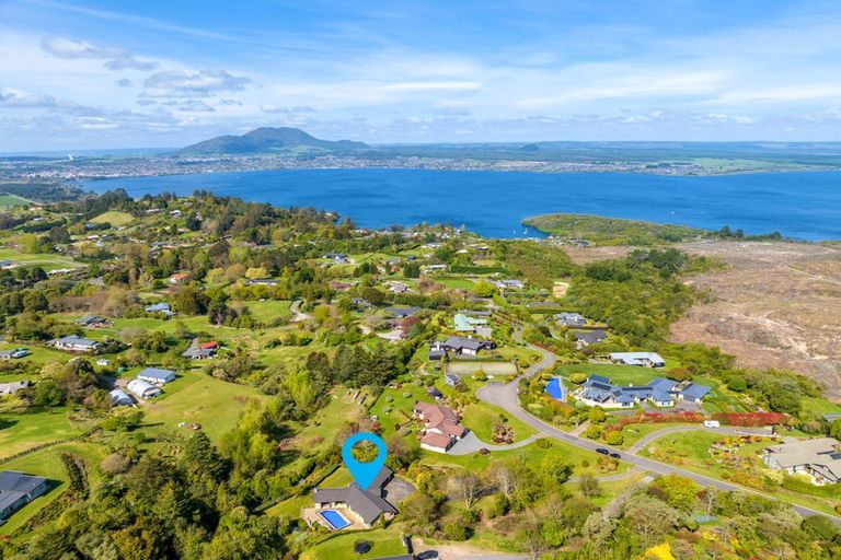 Photo of property in 5 Cameron Drive, Acacia Bay, Taupo, 3385