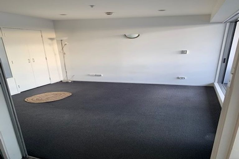 Photo of property in Alpha Apartments, 502/17 Vogel Lane, Auckland Central, Auckland, 1010