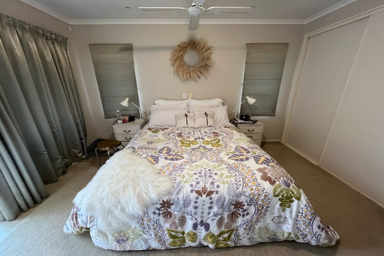 Photo of property in 1 Mcleod Place, Papamoa Beach, Papamoa, 3118