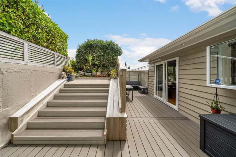 Photo of property in 76 Redwood Avenue, Tawa, Wellington, 5028