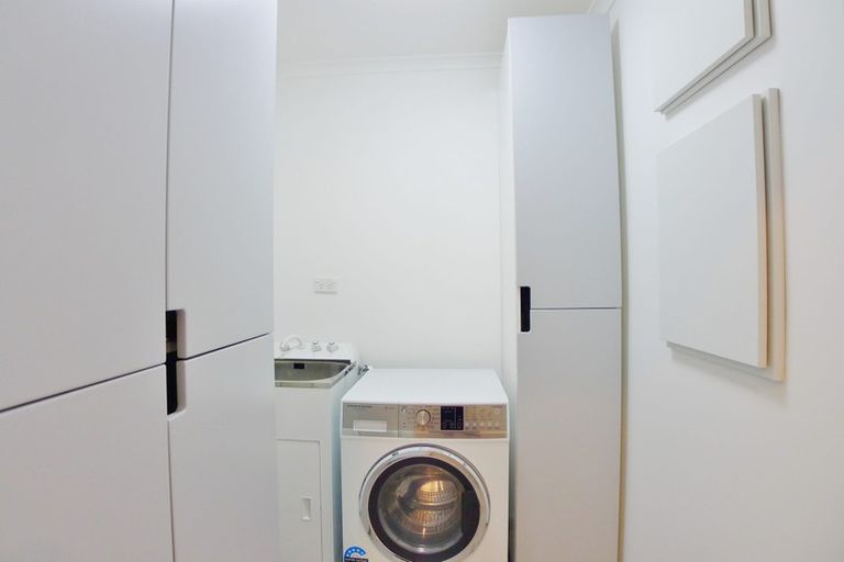 Photo of property in 32 Queen Mary Avenue, New Lynn, Auckland, 0600