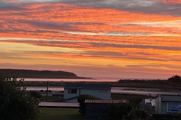 Photo of property in 122 Seabury Avenue, Foxton Beach, Foxton, 4815