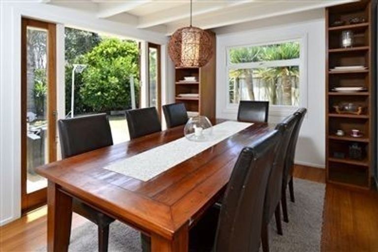 Photo of property in 1/19 Brook Street, Milford, Auckland, 0620