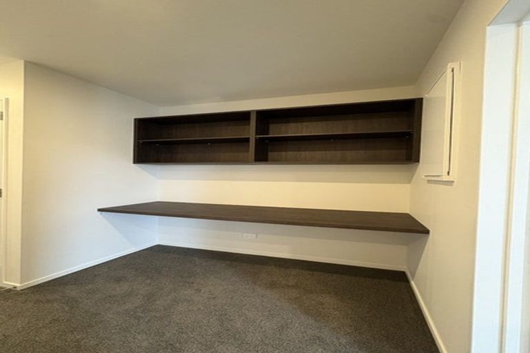 Photo of property in 2/79 Edmonton Road, Henderson, Auckland, 0612