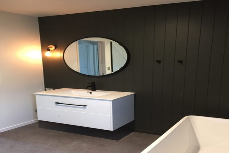 Photo of property in 2 Patton Place, Arrowtown, 9302