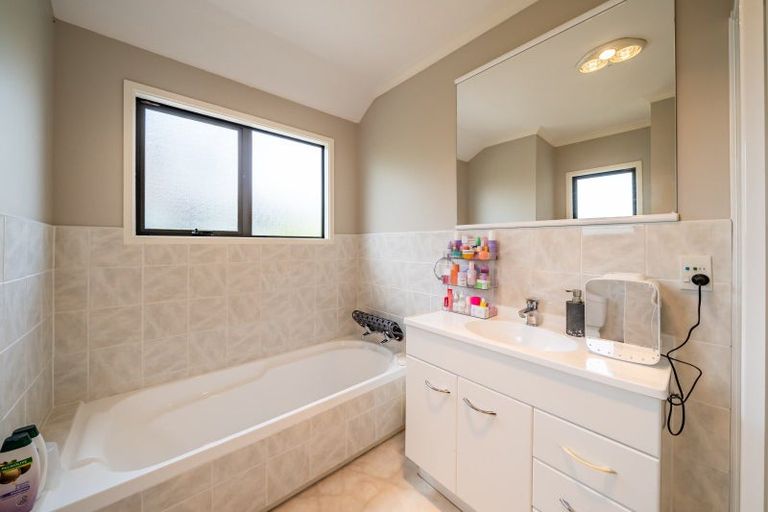 Photo of property in 25 Landsdowne Terrace, Karori, Wellington, 6012