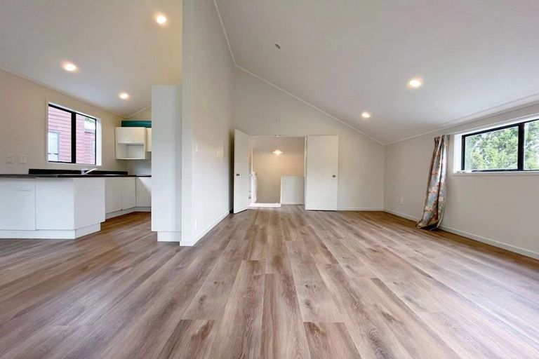Photo of property in 1/41 Howard Road, Northcote, Auckland, 0627