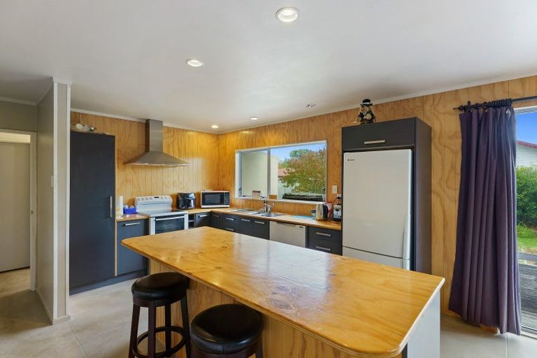 Photo of property in 21 Te Rauparaha Street, Otaki, 5512