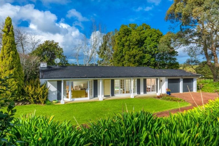 Photo of property in 68 Henwood Road, Taupaki, Henderson, 0782