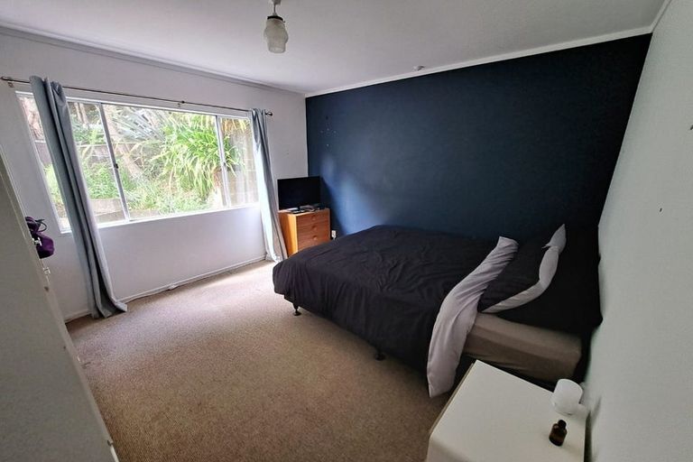Photo of property in 33 Omega Street, Newlands, Wellington, 6037