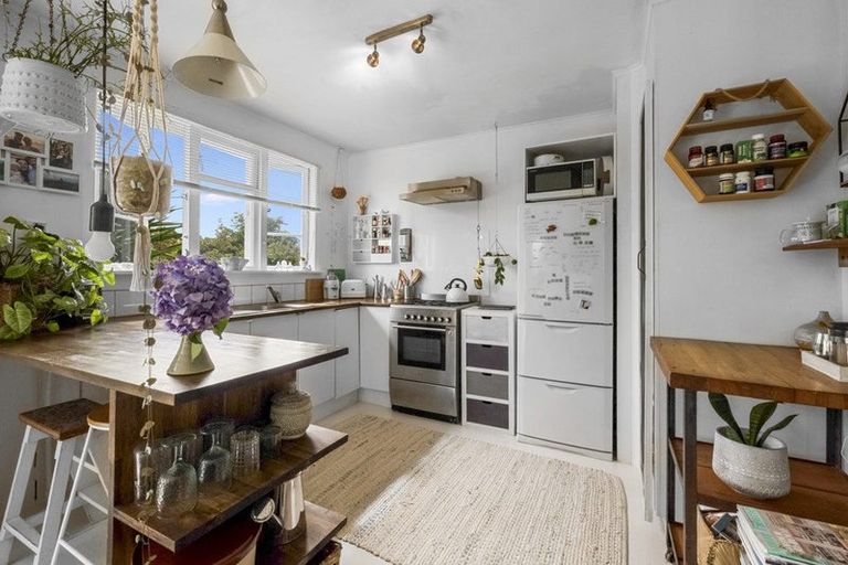 Photo of property in 126 Huatoki Street, Frankleigh Park, New Plymouth, 4310