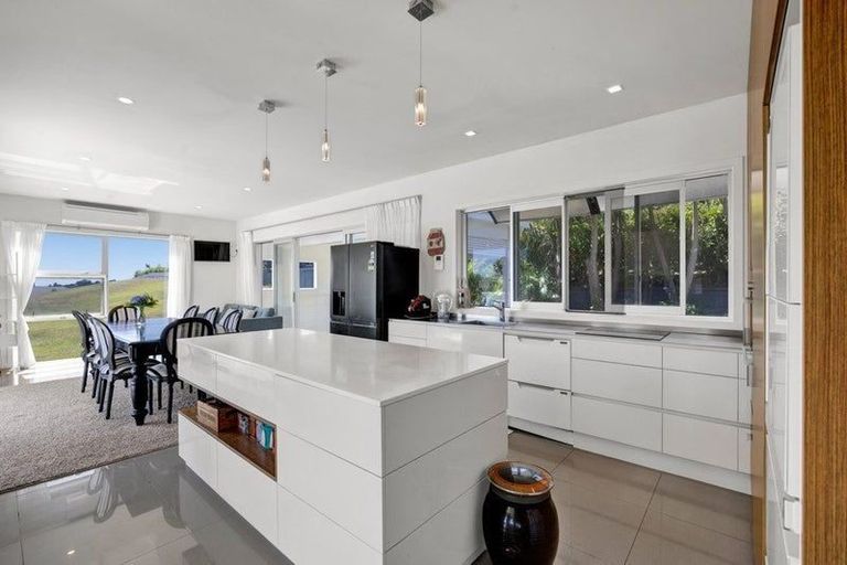 Photo of property in 16 Links Drive, Waiwhakaiho, New Plymouth, 4312