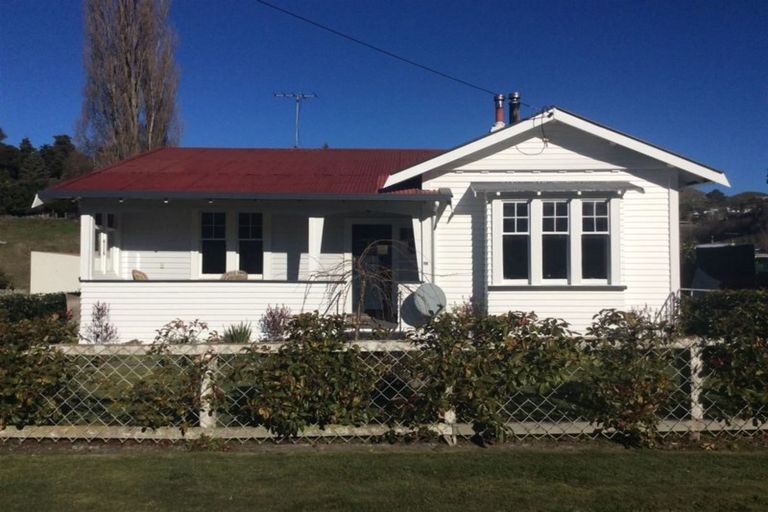 Photo of property in 16 Goldfinch Street, Taihape, 4720