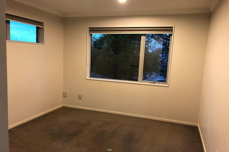 Photo of property in 44 Namsan Close, Fairview Heights, Auckland, 0632