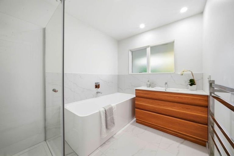 Photo of property in 22 Suncrest Drive, West Harbour, Auckland, 0618