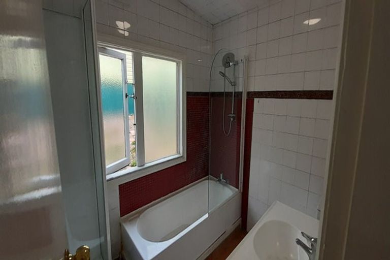 Photo of property in 6-10 Mudges Terrace, Newtown, Wellington, 6021