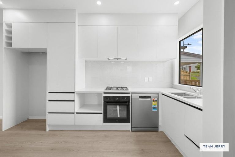 Photo of property in 6 Wild Flower Way, Karaka, Papakura, 2113