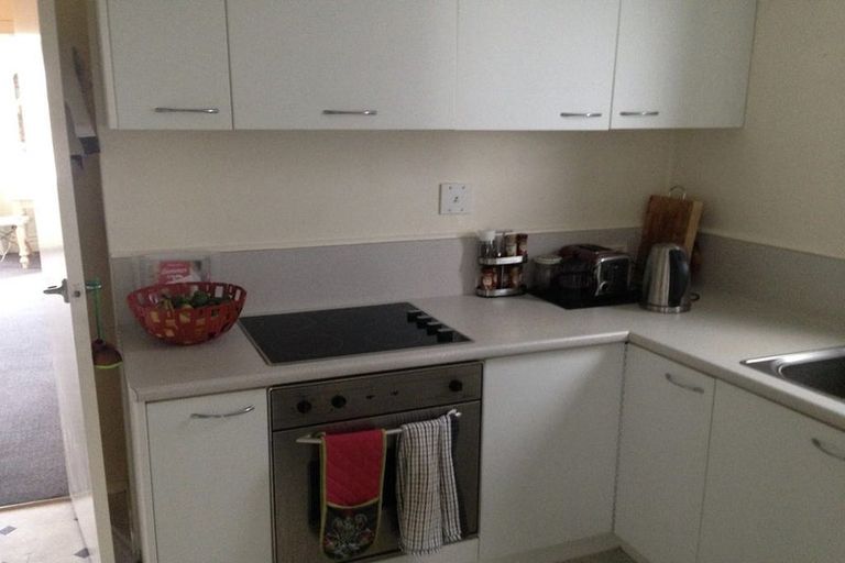 Photo of property in 72 Oriental Parade, Oriental Bay, Wellington, 6011