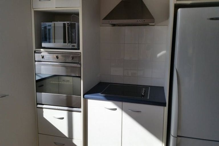 Photo of property in 5c/5 Kent Terrace, Mount Victoria, Wellington, 6011