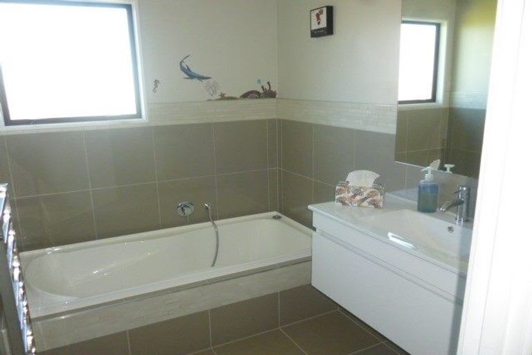 Photo of property in 147 Botany Road, Botany Downs, Auckland, 2010