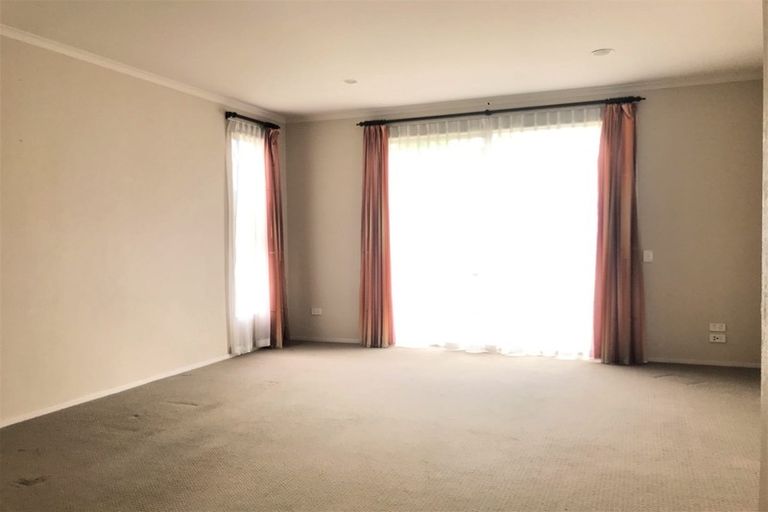 Photo of property in 12 Seresin Crescent, Flat Bush, Auckland, 2016