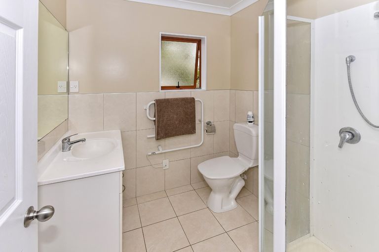 Photo of property in 63c Redoubt Road, Goodwood Heights, Auckland, 2105