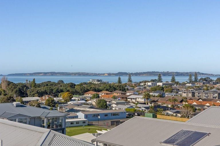 Photo of property in 18 Panorama Heights, Orewa, 0931