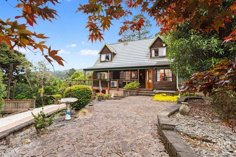 Photo of property in 242 Forest Hill Road, Waiatarua, Auckland, 0612