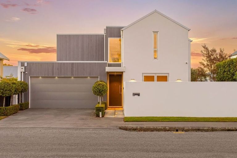 Photo of property in 43 Hawkesbury Avenue, St Albans, Christchurch, 8014