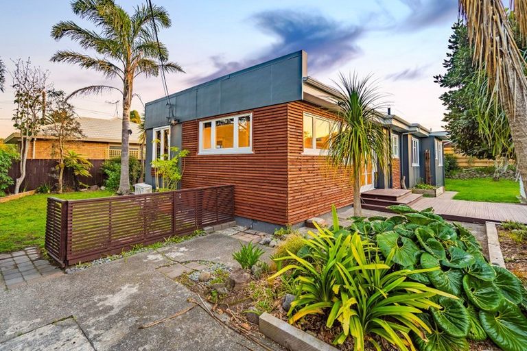 Photo of property in 3 Moa Road, Raumati Beach, Paraparaumu, 5032