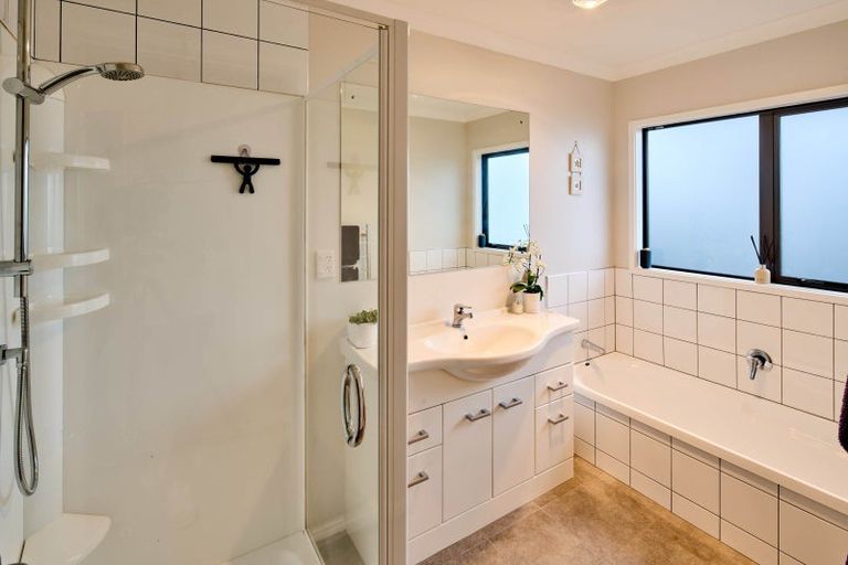 Photo of property in 116 Kirton Drive, Riverstone Terraces, Upper Hutt, 5018