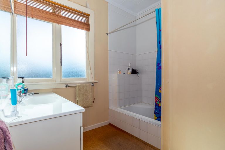 Photo of property in 12 Campbell Street, Geraldine, 7930