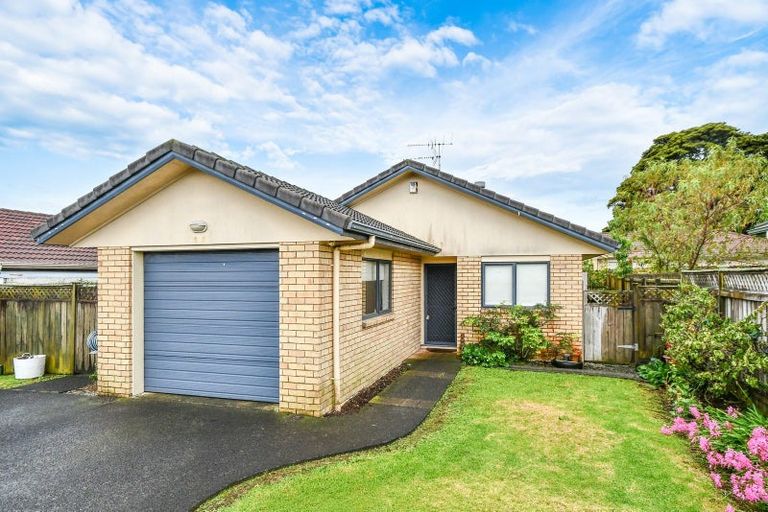 Photo of property in 2/39 Montilla Place, Manurewa, Auckland, 2102