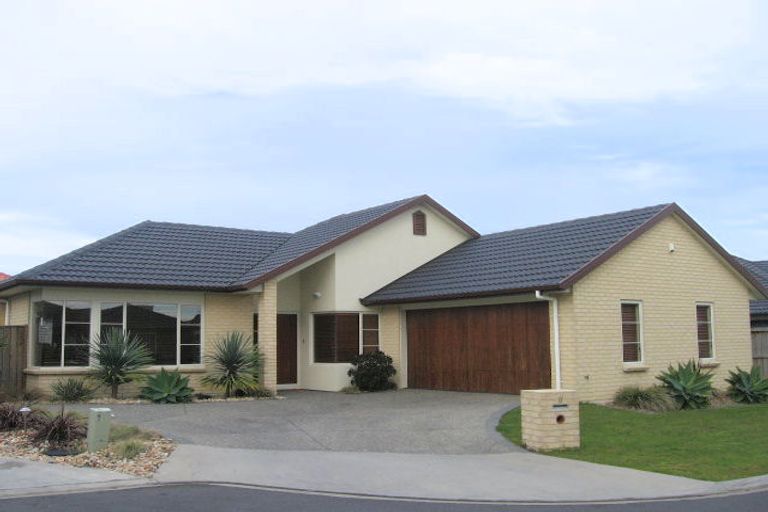 Photo of property in 3 Borthwick Close, Flat Bush, Auckland, 2016