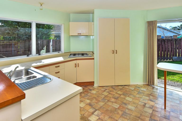 Photo of property in 2/20 Ross Martin Court, Conifer Grove, Takanini, 2112