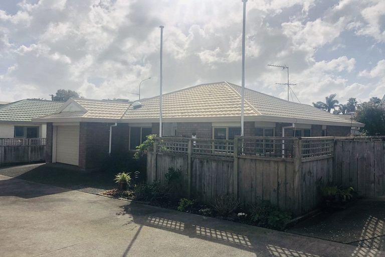 Photo of property in 2/919 Whangaparaoa Road, Manly, Whangaparaoa, 0930